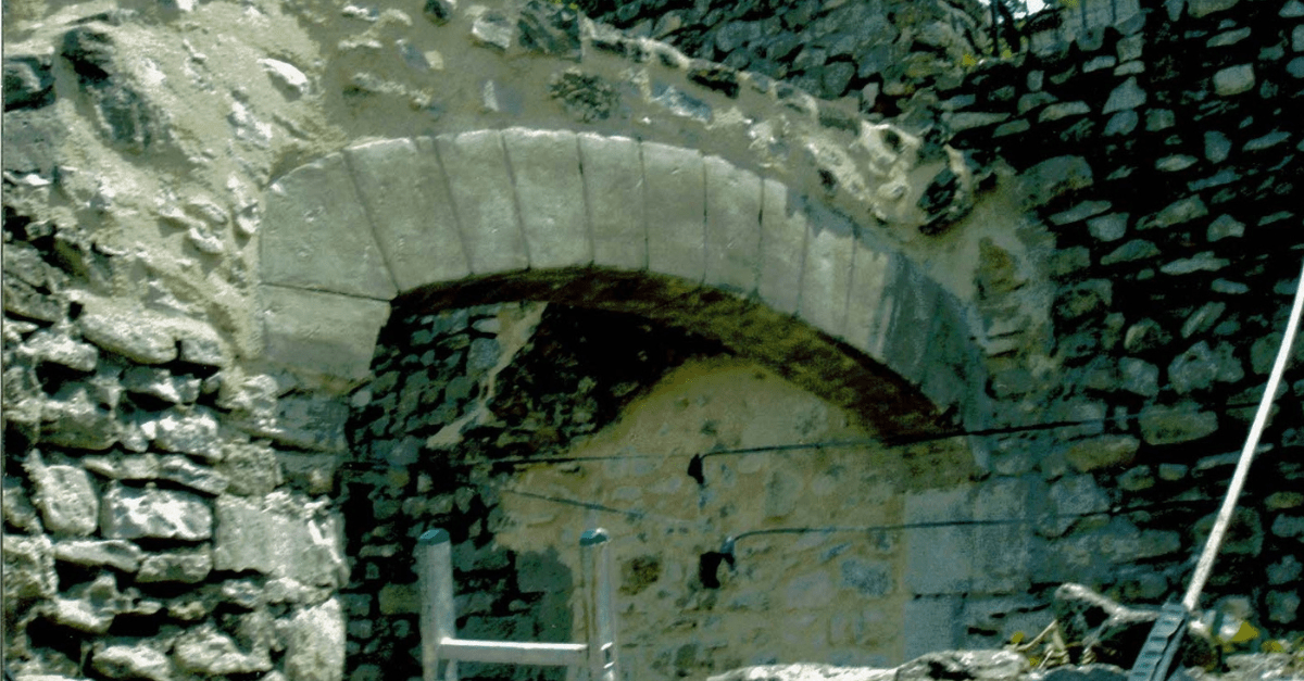2007_Facchineri-et-fils_Vaison-la-Romaine_Arche_Chaux-armature-laiton