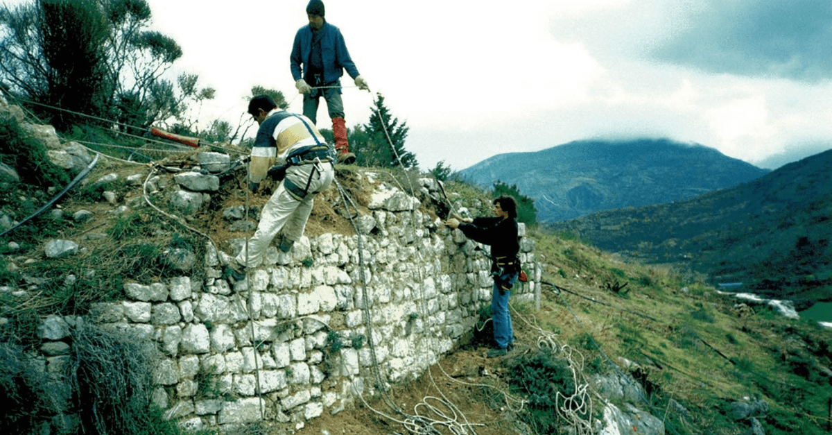 2000_Facchineri-et-fils_La-Roche-sur-le-Buis_Chateau_Rénovation